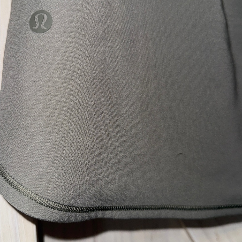 Like new Lululemon Athletica, On the Fly active skirt sage green size 8–29 - Picture 2 of 6